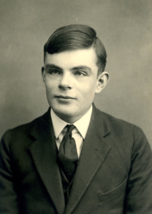 O britânico Alan Turing, que ajudou os aliados a vencer a 2ª Guerra Mundial - Sherborne School/Arquivo/AFP