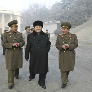 Ditador norte-coreano Kim Jong-Un visita tropas em Nampo na semana passada