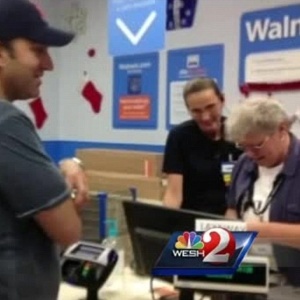 Empresário americano resolve quitar dívidas de cerca de 80 clientes de uma loja do Walmart da Flórida (EUA) - Reprodução/NBC News