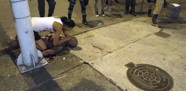 Rufino Adilson da Silva, 34, é baleado durante tiroteio com policiais durante o Réveillon em Copacabana, no Rio de Janeiro. Outras 11 pessoas também ficaram feridas durante a confusão - Fernando Siqueira/AFP