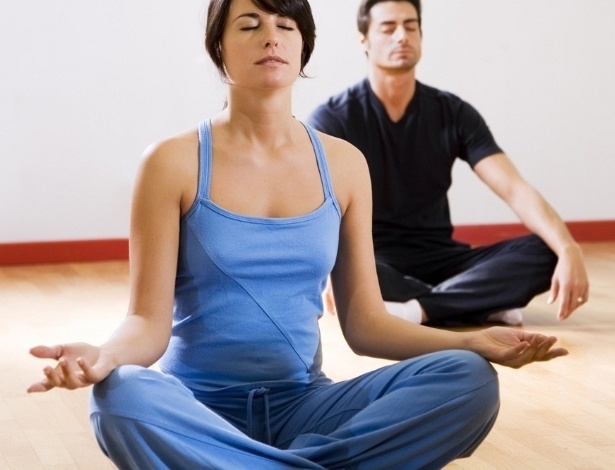 Homem fazendo yoga fotomural • fotomurais obediência, postura, respiração