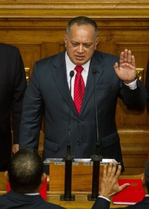 O presidente da Assembleia Nacional da Venezuela, Diosdado Cabello (no centro), participa da sessão - Miguel Gutierrez/EFE
