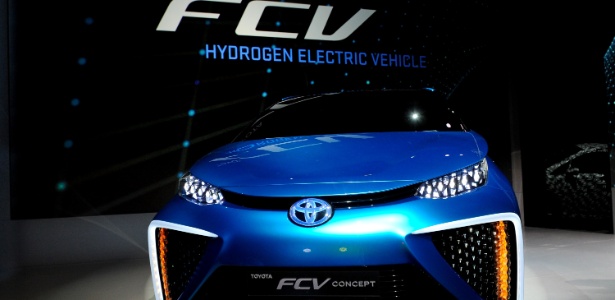 O veículo movido por célula de combustível não polui a atmosfera, uma vez que o produto da geração de energia, através da fusão de hidrogênio com oxigênio, é água - David Becker/Getty Images/AFP