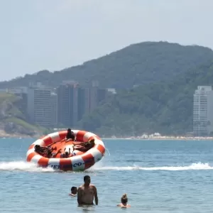 Aluga-se Praia Enseada - Guarujá