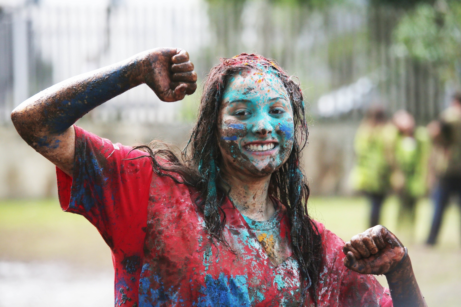 9.jan.2014 - A UFPR (Universidade Federal do Paraná) divulgou nesta quinta a lista de aprovados na primeira chamada do vestibular 2014. Para comemorar, os convocados participaram do tradicional banho de lama em Curitiba - Giuliano Gomes/UOL