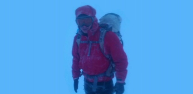 O montanhista britânico Ollie Daniel, de 25 anos, sobreviveu a uma queda de 250 metros - BBC