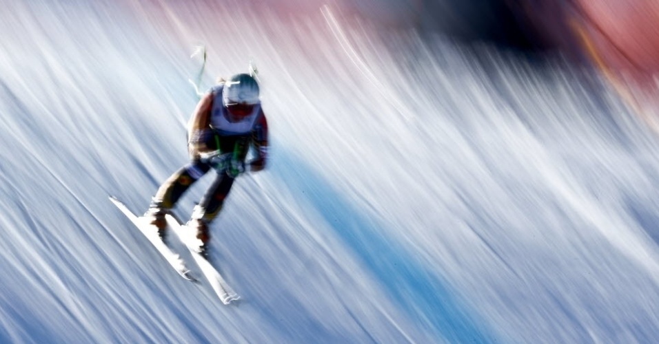11.jan.2014 - A canadense Larisa Yurkiw desce montanha coberta de neve durante competição de esqui em Altenmarkt-Zauchensee, na Áustria