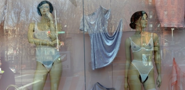 Loja de vestuário nos Estados Unidos expôs manequins com pelos pubianos à mostra - AFP