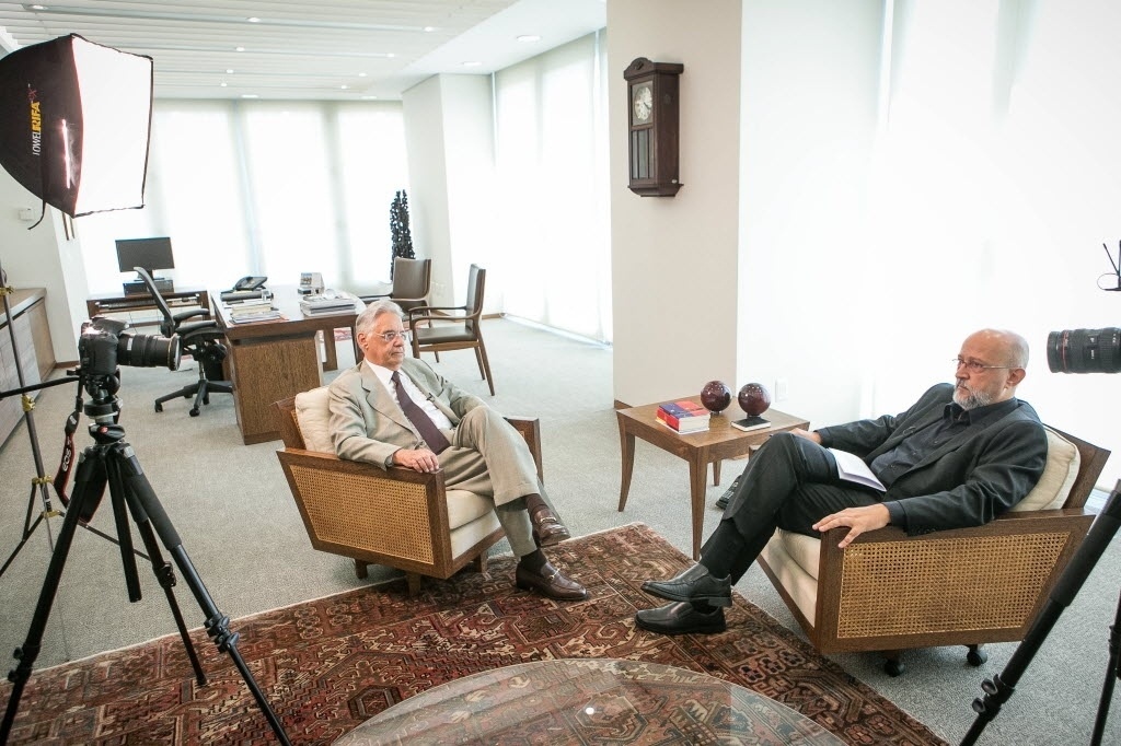 23.jan.2014 - Fernando Henrique Cardoso concede entrevista ao blogueiro do UOL Josias de Sousa na sede do instituto que leva o nome do ex-presidente, no centro de São Paulo. Durante a conversa FHC afirmou que qualquer um que derrote Dilma Rousseff na disputa presidencial de 2014, seja Aécio Neves ou Eduardo Campos, será bom para o país - Rodrigo Capote/UOL