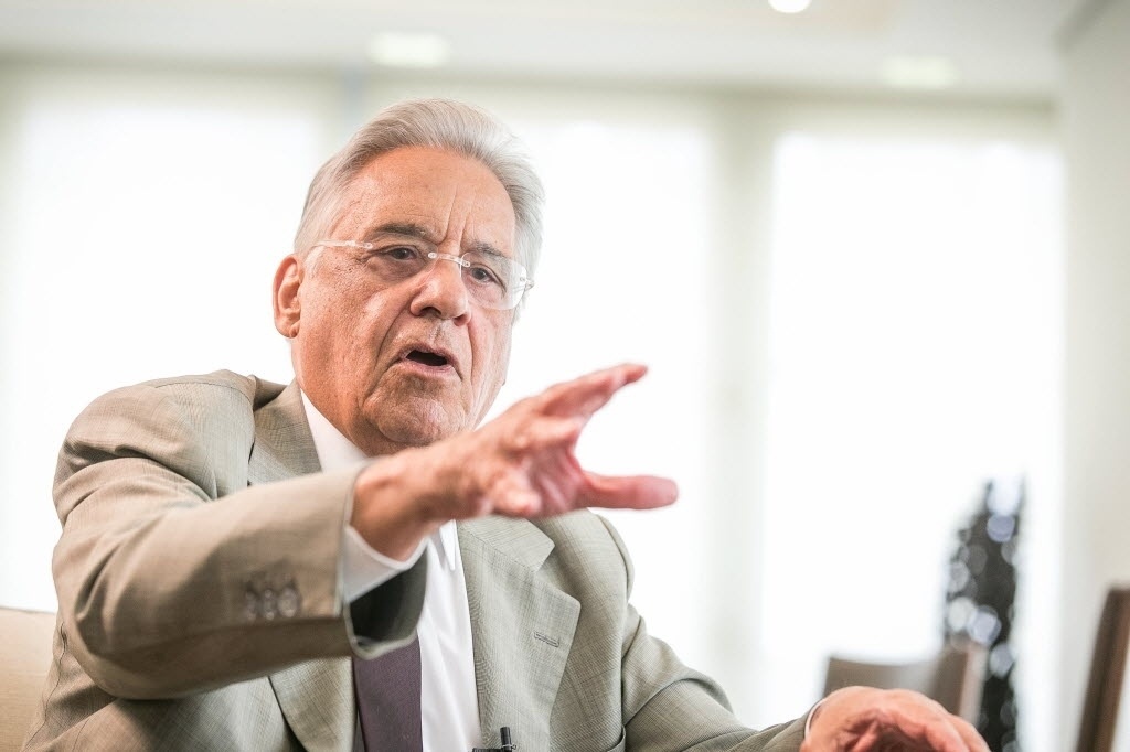 23.jan.2014 - Fernando Henrique Cardoso concede entrevista ao blogueiro do UOL Josias de Sousa na sede do instituto que leva o nome do ex-presidente, no centro de São Paulo. Principal líder da oposição e presidente de honra do PSDB, FHC  falou sobre as eleições deste ano, mensalão e cartel de São Paulo - Rodrigo Capote/UOL