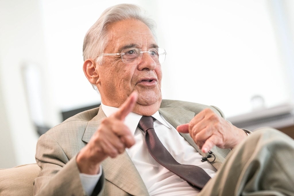 23.jan.2014 - Fernando Henrique Cardoso concede entrevista ao blogueiro do UOL Josias de Sousa na sede do instituto que leva o nome do ex-presidente, no centro de São Paulo. Durante a entrevista FHC afirmou que Cardoso qualquer um que derrote Dilma Rousseff na disputa presidencial de 2014, seja Aécio Neves ou Eduardo Campos, será bom para o país - Rodrigo Capote/UOL