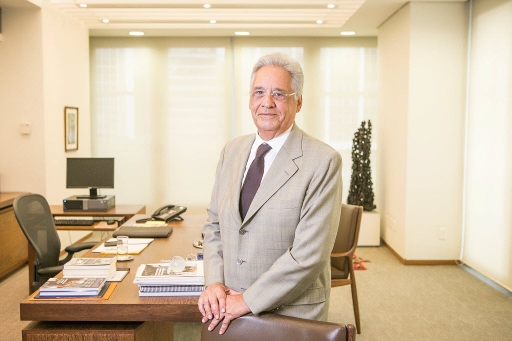 23.jan.2014 - Fernando Henrique Cardoso concede entrevista ao blogueiro do UOL Josias de Sousa na sede do instituto que leva o nome do ex-presidente, no centro de São Paulo. Durante a entrevista FHC afirmou que Cardoso qualquer um que derrote Dilma Rousseff na disputa presidencial de 2014, seja Aécio Neves ou Eduardo Campos, será bom para o país - Rodrigo Capote/UOL