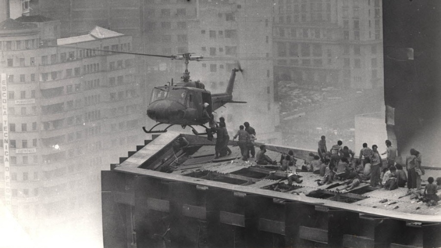 Helicóptero da FAB (Força Aérea Brasileira) comandado pelo  tenente aviador Vanderlei Taketani não conseguiu pousar no topo do edifício Joelma