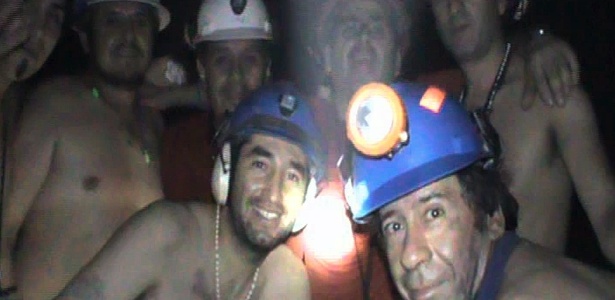 Trinta e três mineiros chilenos ficaram presos na mina San José, a 800 km de Santiago, em setembro de 2010. A operação de resgate tornou-se assunto no mundo inteiro. Mais de três anos após o resgate, vários mineiros continuam sem emprego  - Divulgação/Ministério das Minas do Chile/AFP