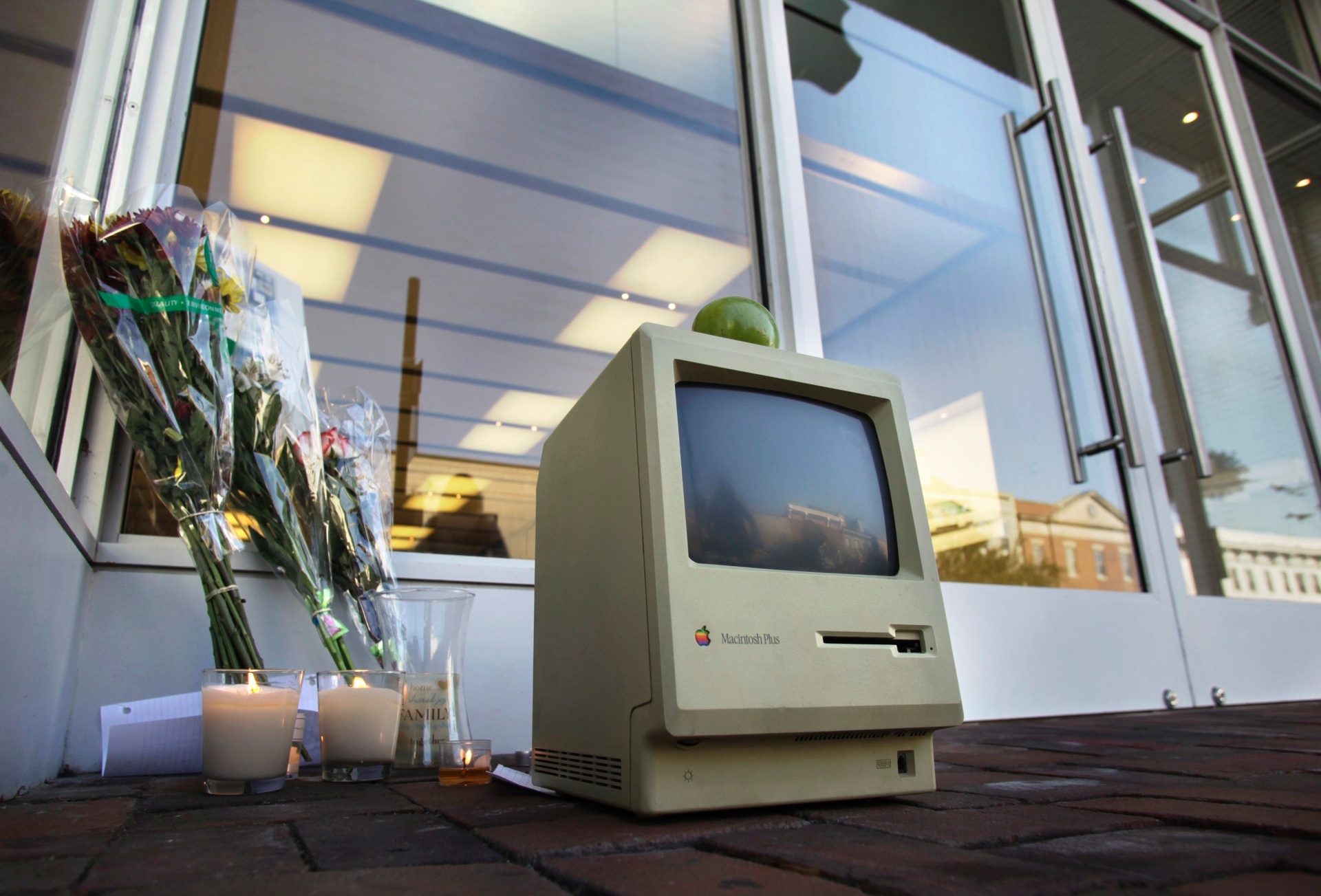 Fotos: Macintosh faz 30 anos: conheça a história do computador da Apple ...