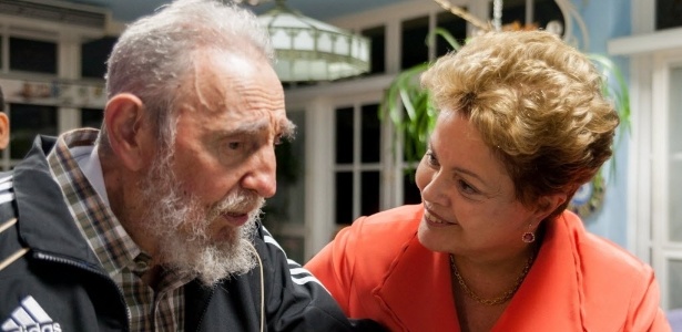 O ex-presidente de Cuba, Fidel Castro, conversa com a presidente Dilma Rousseff, em Havana - 28.jan.2014 - Efe