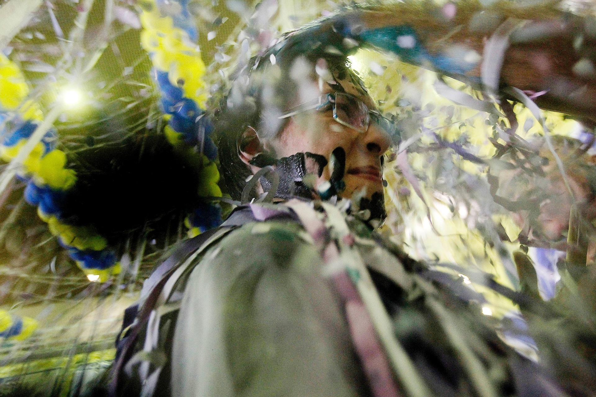 Calouros comemoram aprovação no vestibular 2014 da Fuvest, que seleciona alunos para a USP (Universidade de São Paulo) e para a Faculdade de Medicina da Santa Casa de São Paulo. A matrícula online deve ser feita a partir da meia-noite de terça-feira (4) até as 23h59 da quarta (5) - Reinaldo Canato/UOL