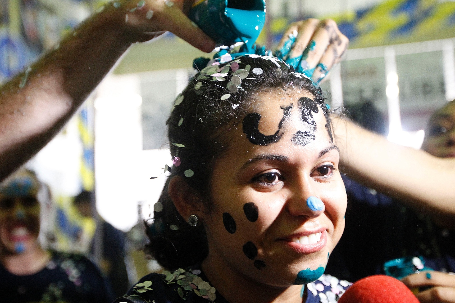 Calouros comemoram aprovação no vestibular 2014 da Fuvest, que seleciona alunos para a USP (Universidade de São Paulo) e para a Faculdade de Medicina da Santa Casa de São Paulo. A matrícula online deve ser feita a partir da meia-noite de terça-feira (4) até as 23h59 da quarta (5) - Reinaldo Canato/UOL