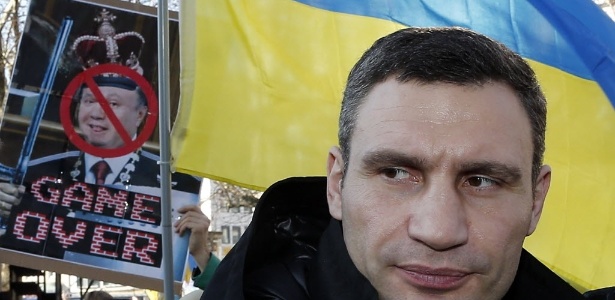 O líder da oposição ucraniano, Vitali Klitschko participa de uma manifestação em Munique