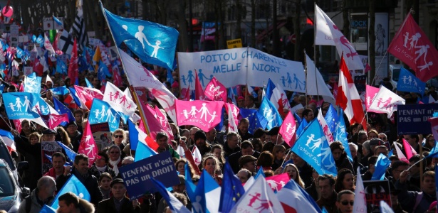 Neste domingo (2), manifestantes participaram de marcha chamada de "Protesto por Todos" contra a legalização do casamento entre pessoas do mesmo sexo e a favor de "valores das famílias tradicionais" - Benoit Tessier/Reuters