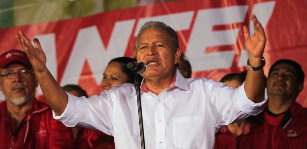 O ex-guerrilheiro Salvador Sanchez Cerén venceu as eleições em 2014  - Henry Romero/Reuters