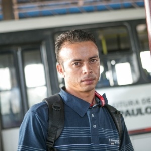 Edson Pereira trabalha há cinco meses como motorista de ônibus na linha 6014  - Rodrigo Capote/UOL