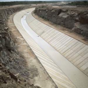 Canal que integra o conjunto de obras de transposição do rio São Francisco - Ueslei Marcelino/Reuters