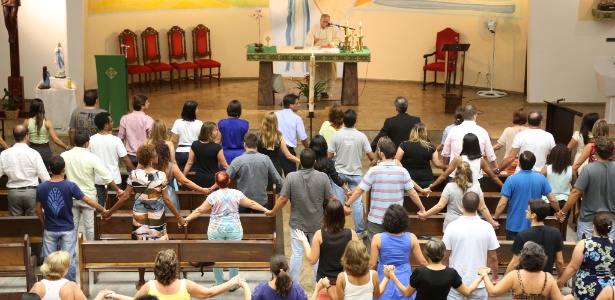 Missa é realizada nesta segunda-feira (10) em homenagem ao cinegrafista da "TV Bandeirantes" Santiago Ilídio Andrade, 49 - Fernando Maia/UOL