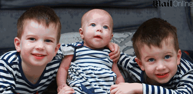 Os trigêmeos James, Elizabeth e Daniel, que nasceram com cinco anos de diferença - Reprodução/Daily Mail