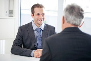 Como se vestir para uma entrevista de emprego: veja 10 dicas