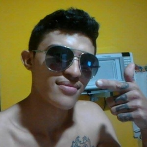 O tatuador Tallys Tanilis de Oliveira Brito, 24, postou mensagens no Facebook que fizeram a polícia desvendar assassinato de adolescente de 15 anos - Reprodução/Facebook