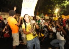 Em clima de carnaval, manifestantes protestam no centro do Rio - Fabio Teixeira/UOL