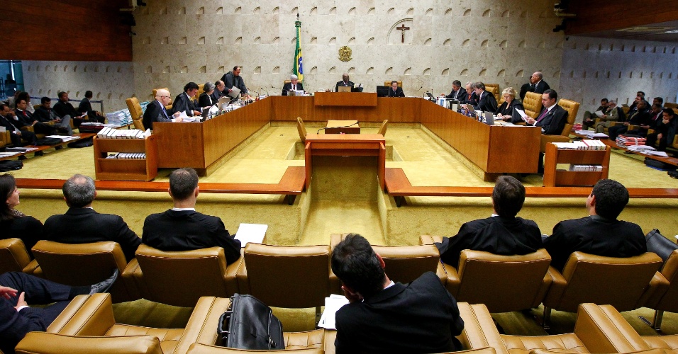 13.fev.2014 - Ministros do STF (Supremo Tribunal Federal) participam de sessão plenária em Brasília (DF)