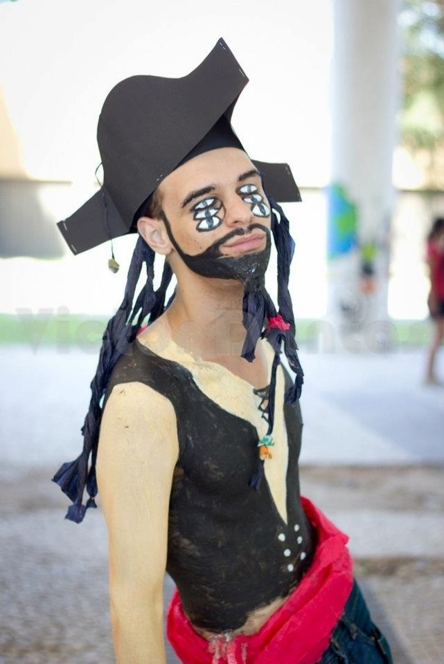 Trote da Escola de Belas Artes da UFRJ (Universidade Federal do Rio de Janeiro) tem calouros pintados de personagens de filmes e inspirados em obras de arte - Arquivo pessoal/Victor Dantas