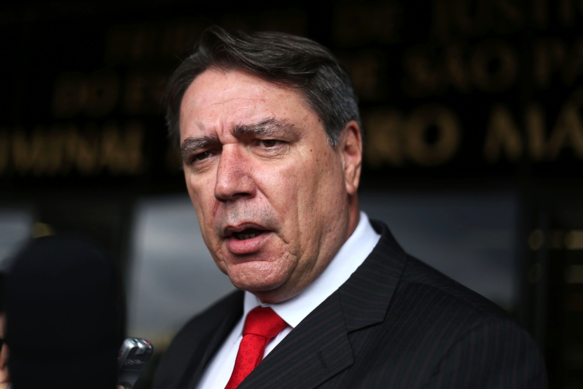 17.fev.2014 - A terceira parte do  julgamento do Massacre do Carandiru, começou nesta segunda-feira (17), no fórum da Barra Funda, em São Paulo. O advogado Celso Vendramini, que representa 15 policiais acusados de matar oito presos no Pavilhão 9 do Carandiru em 1992, afirmou nesta segunda-feira (17) que seus clientes são "boi de piranha" -- expressão popular para "bode expiatório" - Alex Falcão/Futura Press/Estadão Conteúdo