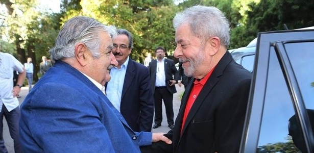 O ex-presidente Luís Inácio Lula da Silva se encontrou com o presidente uruguaio José Mujica, em Montevidéu, nesta segunda-feira (17)