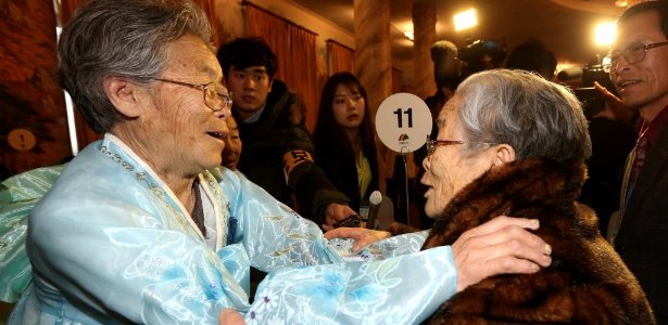 Irmãs separadas há décadas pela fronteira entre Coreia do Sul e coreia do Norte se reencontram