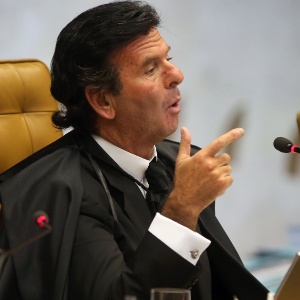 O ministro do STF (Supremo Tribunal Federal) Luiz Fux fala durante sessão de análise dos embargos infringentes - Roberto Jayme/UOL