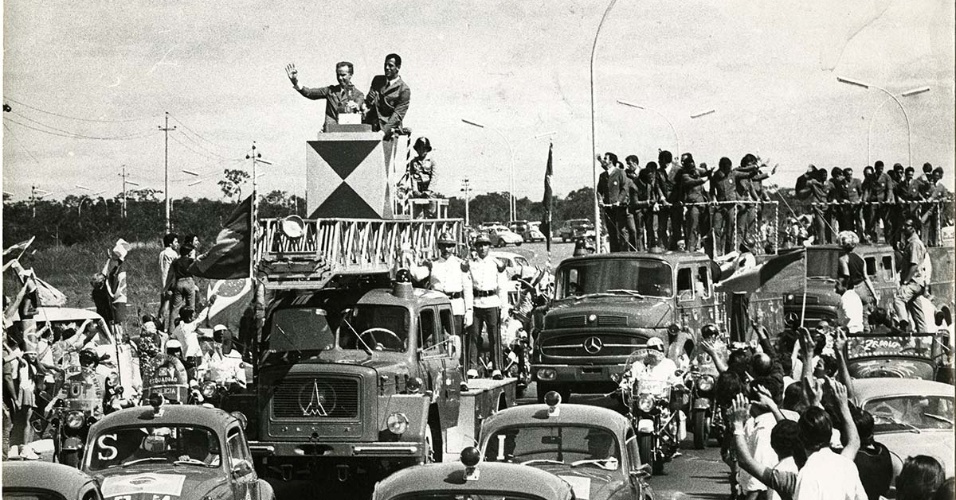 Milagre brasileiro grandes obras, propaganda e seleção embalam o país na década de 1970 BOL Milagre brasileiro grandes obras, propaganda e seleção embalam o país na década de 1970 BOL