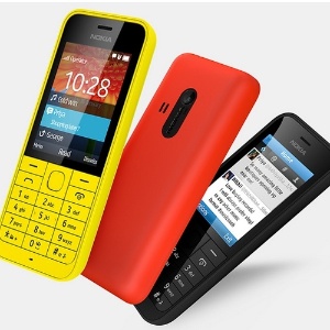 Nokia 220 tem tela de 2,4"", câmera de 2 megapixels, tocador digital e teclado; celular acessa a internet  - Divulgação 