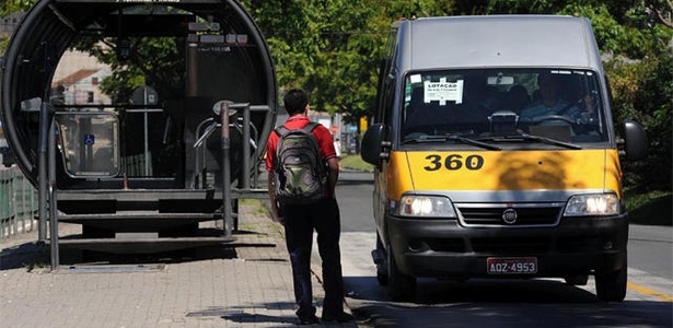 Segundo determinação da Urbs, empresa que gerencia o transporte público em Curitiba e região metropolitana, vans continuam circulando no segundo dia da greve de ônibus no sistema alternativo - Divulgação/Urbs