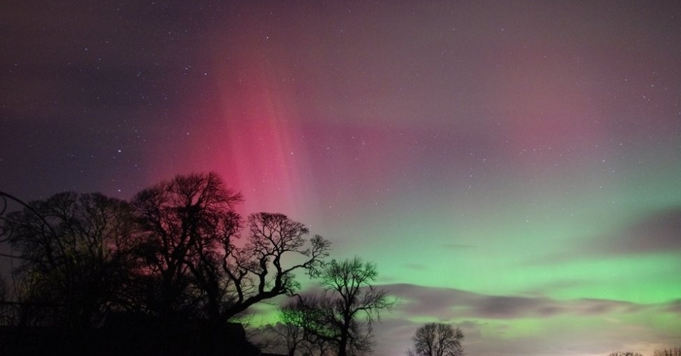 Auroras boreais dão 'espetáculo' nos céus da Grã-Bretanha
