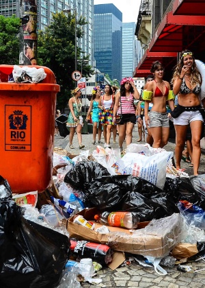 Lixo se acumula pelas ruas da zona sul do Rio durante greve dos garis - Marcelo Fonseca/Estadão Conteúdo