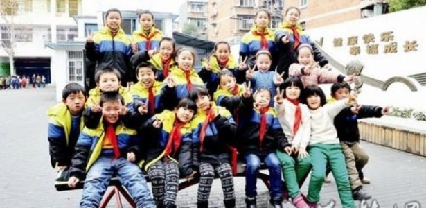 A turma tem dois pares de meninos gêmeos, sete pares de meninas e um casal de irmãos gêmeos - Reprodução/Shanghai Ist