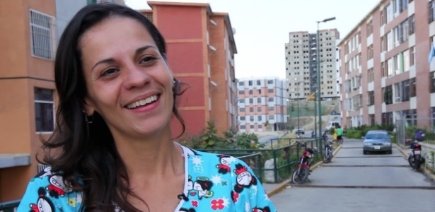 Sem investir um centavo, Margarita Fórnica recebeu um apartamento com três dormitórios - Claudia Jardim/BBC Brasil  