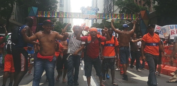Garis tomam a avenida Rio Branco em passeata no Rio de Janeiro, nesta sexta-feira (7) - Hanrrikson de Andrade/ UOL
