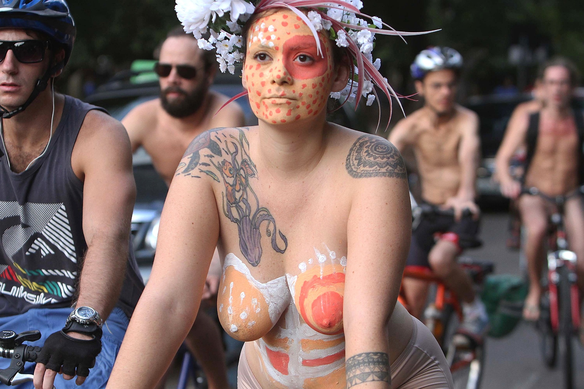 Ciclistas protestam pelo Brasil e pelo mundo - Fotos - UOL Notícias