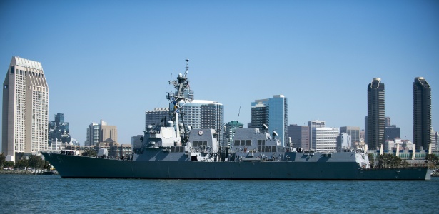 Imagem divulgada em 2013 pela marinha americana mostra o destróier USS Pinckney
