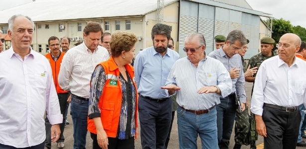 Dilma Rousseff foi a Rondônia para sobrevoar as áreas atingidas pelas enchentes no Estado, no sábado (15) - Twitter/Blog do Planato/Reprodução