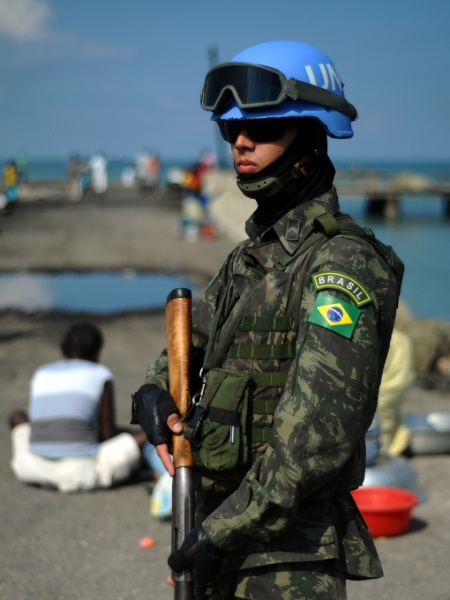 17.mar.2014 - Um soldado brasileiro da Minustah (Missão das Nações Unidas para Estabilização no Haiti)